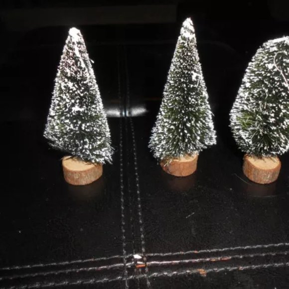 Heritage Village Christmas collection - Picture 7 of 10